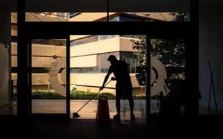 全方位服务：收纳整理师 职业收纳师 衣柜整理师 新居开荒